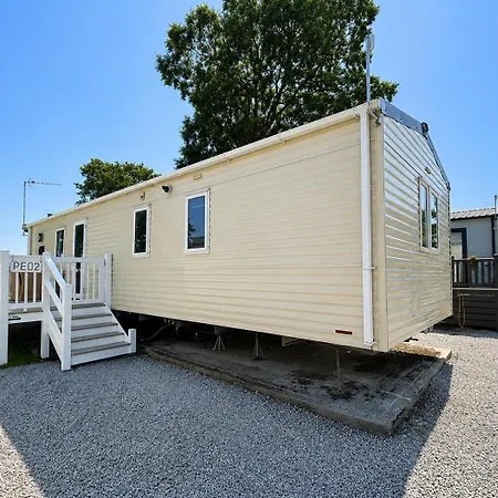 Modern Dog-friendly Caravan At Bowland Fell In Yorkshire Ref 93002pg
