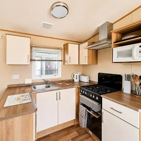 Modern Dog-friendly Caravan At Bowland Fell In Yorkshire Ref 93002pg Holiday home Tosside