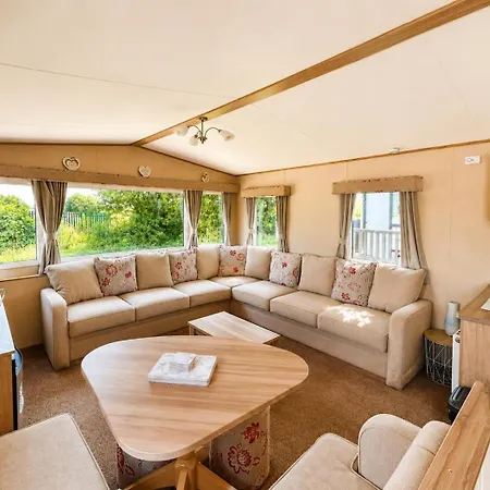 Modern Dog-friendly Caravan At Bowland Fell In Yorkshire Ref 93002pg Holiday home
