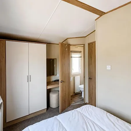 Modern Dog-friendly Caravan At Bowland Fell In Yorkshire Ref 93002pg