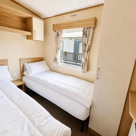 Modern Dog-friendly Caravan At Bowland Fell In Yorkshire Ref 93002pg Holiday home Tosside