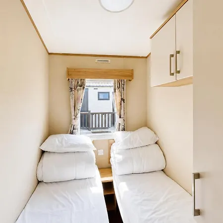 Modern Dog-friendly Caravan At Bowland Fell In Yorkshire Ref 93002pg Holiday home *
