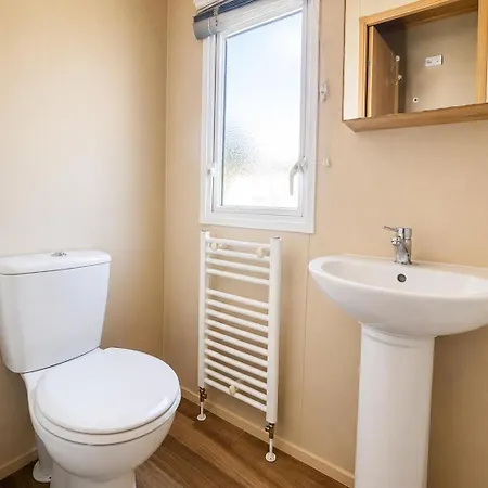 Holiday home Modern Dog-friendly Caravan At Bowland Fell In Yorkshire Ref 93002pg *