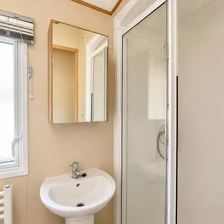 Modern Dog-friendly Caravan At Bowland Fell In Yorkshire Ref 93002pg