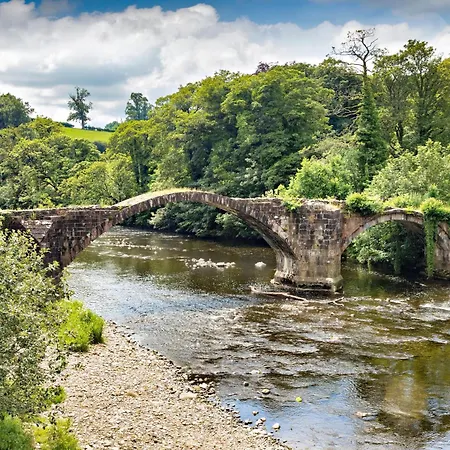 Holiday home Modern Dog-friendly Caravan At Bowland Fell In Yorkshire Ref 93002pg