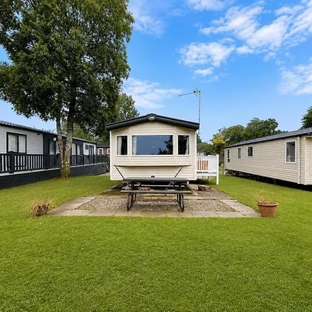 Modern Dog-friendly Caravan At Bowland Fell In Yorkshire Ref 93002pg * Tosside