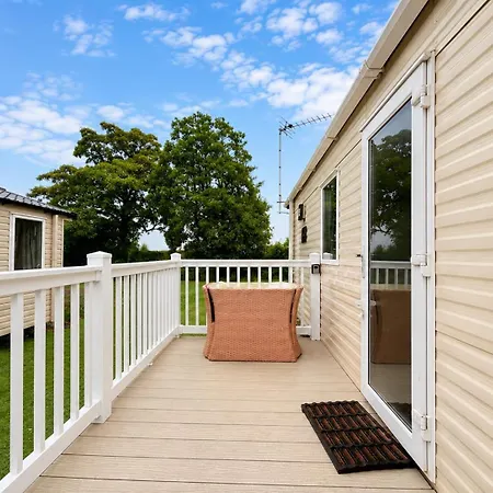 Modern Dog-friendly Caravan At Bowland Fell In Yorkshire Ref 93002pg Casa vacanze