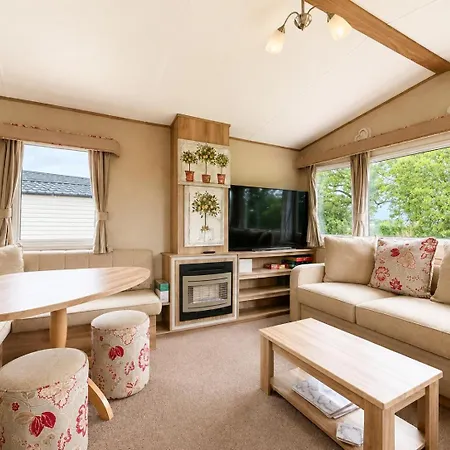 Modern Dog-friendly Caravan At Bowland Fell In Yorkshire Ref 93002pg *